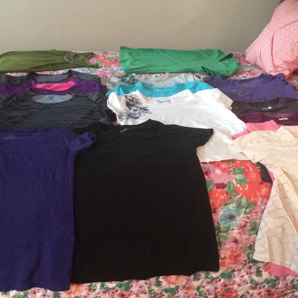 15 assorted t shirts size med & small